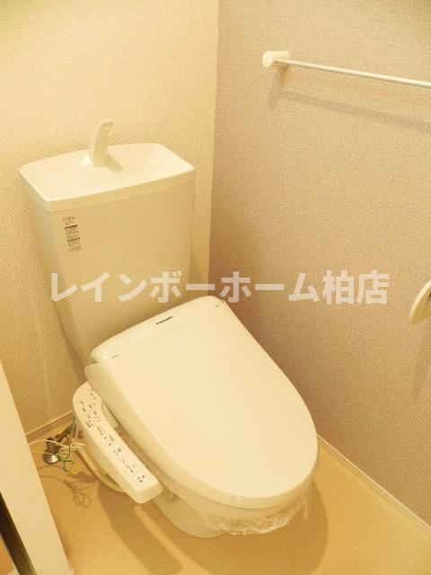 トイレ　温水洗浄便座です