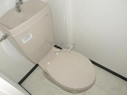 トイレ　弊社ではウォシュレットの取付もお手頃価格で承っております♪