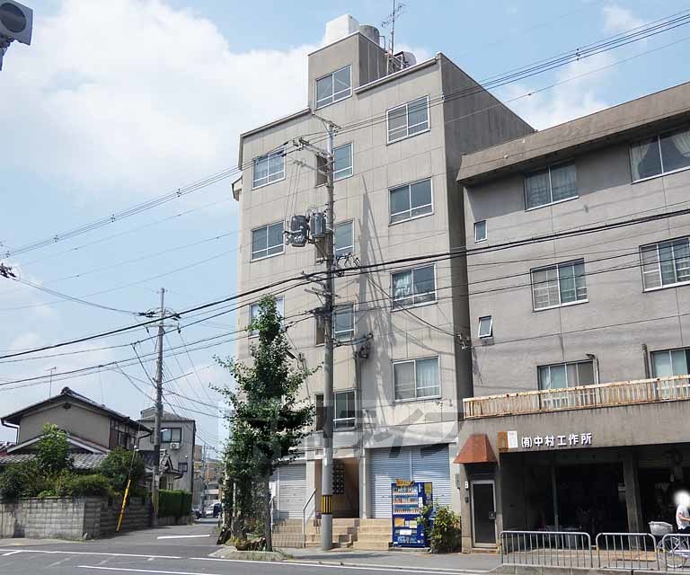 京都市伏見区深草下川原町のマンションの建物外観