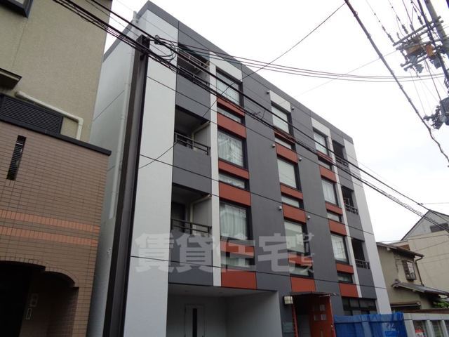 京都市右京区西院坤町のマンションの建物外観