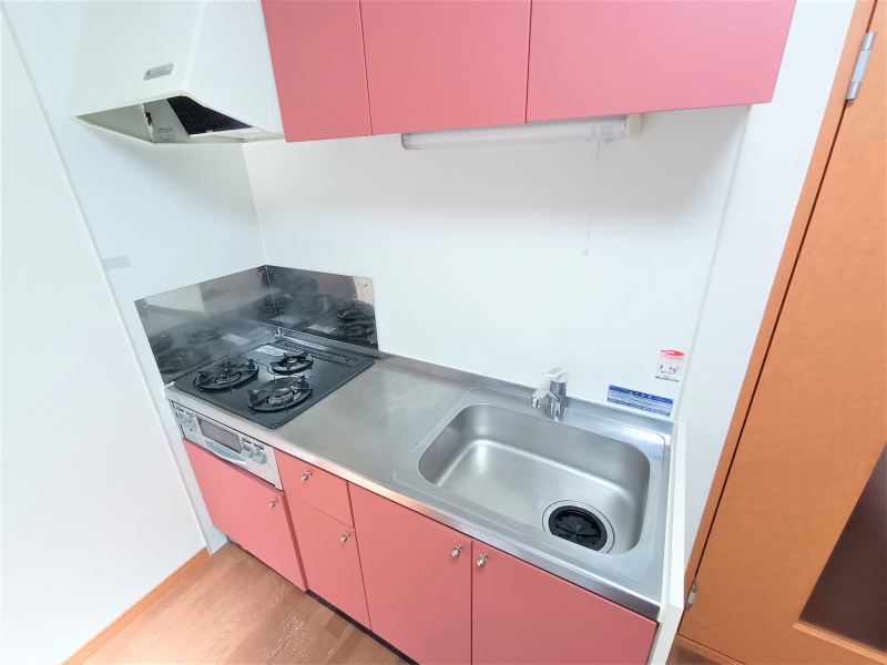 キッチン　キッチンはガスコンロ3口設置有