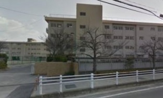 【岡山市南区青江のマンションの中学校】