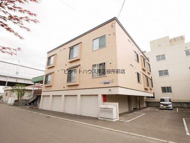 札幌市東区伏古十条のアパートの建物外観