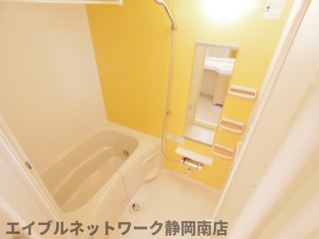 バス・シャワールーム　ゆったり過ごせるお風呂です