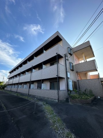 津市大里窪田町のマンションの建物外観