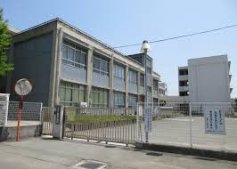 小学校　城西小学校（小学校）まで611m