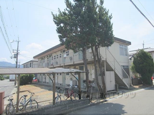 鷺森荘の建物外観