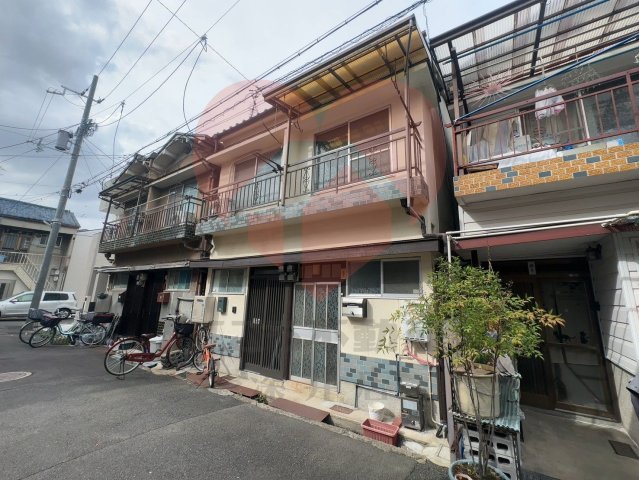 イースト花園Bの建物外観