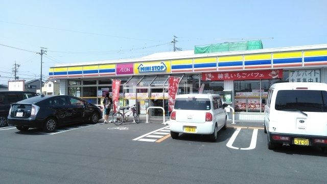 【一宮市大和町妙興寺のアパートのコンビニ】