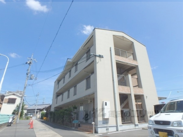 城陽市寺田のマンションの建物外観