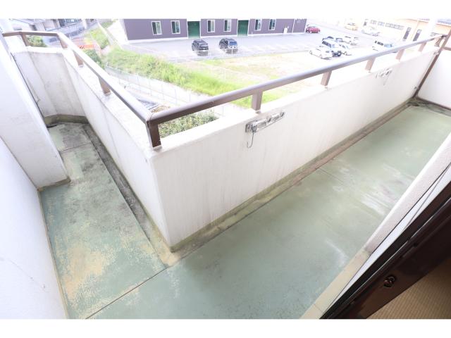 【大和高田市大字築山のマンションのバルコニー】