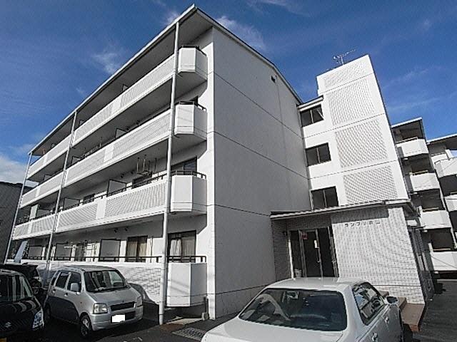 【大和高田市大字築山のマンションの建物外観】