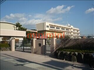 中学校　茨木市立東中学校（中学校）まで719m