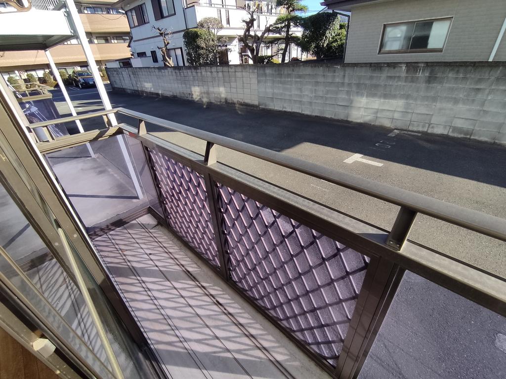 バルコニー　イメージ　広いバルコニーで洗濯物がたくさん干せます☆