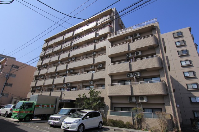 松山市祇園町のマンションの建物外観