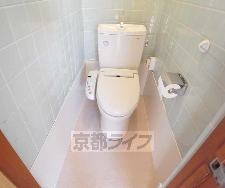 洗面設備　小さな洗面台です。