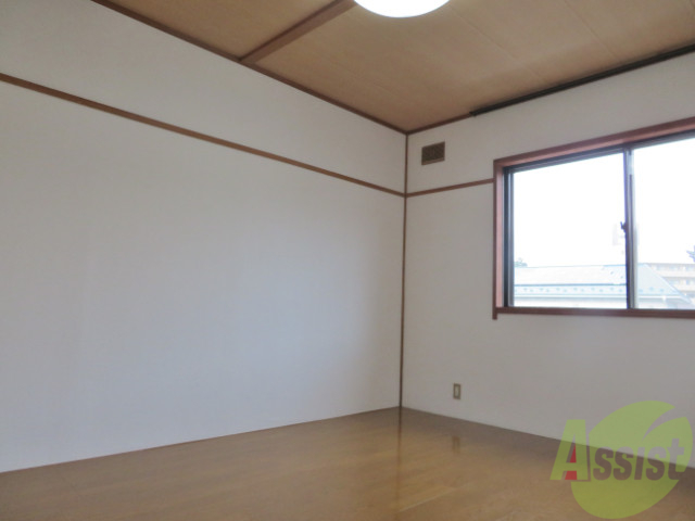 その他部屋・スペース　寝室もリビングと作りが一緒で一体感がありますね