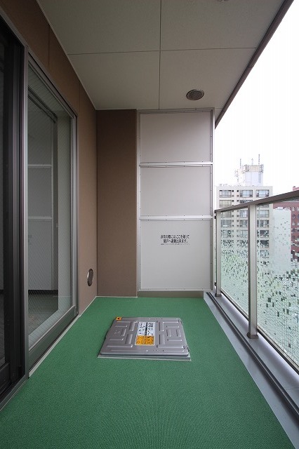 バルコニー　同物件別号室の写真です。