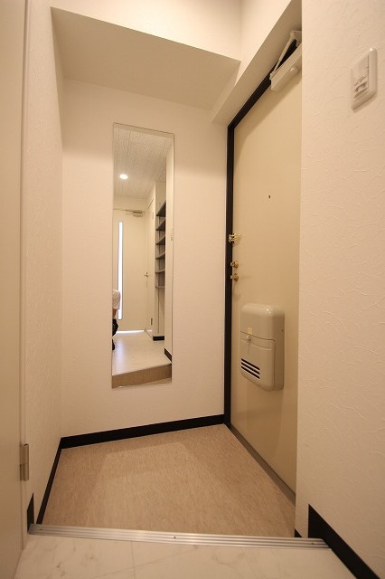 玄関　同物件別号室の写真です。