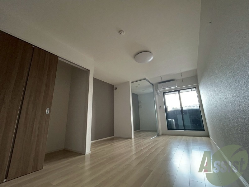 居室・リビング　広々としたＬＤＫです。明るい雰囲気のお部屋となっております。