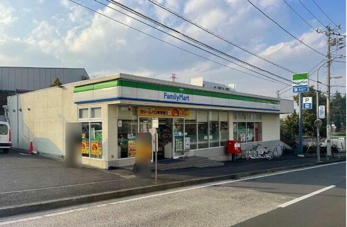 コンビニ　ファミリーマート西八朔町店（コンビニ）まで549m