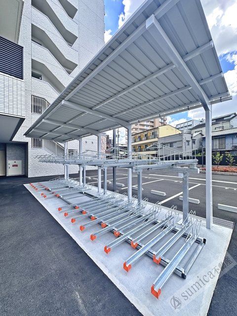 駐車場　屋根付き駐輪場で雨の日も安心♪