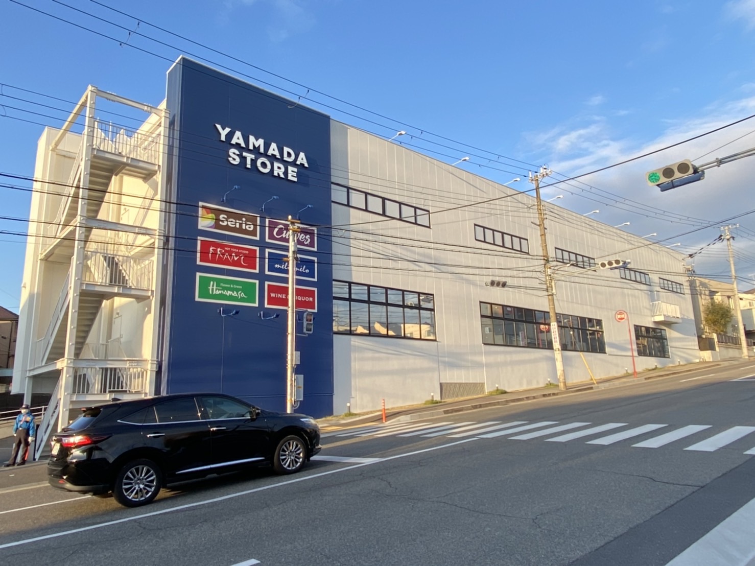 スーパー　ヤマダストアー朝霧店（スーパー）まで882m