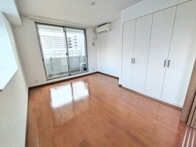 居室・リビング　★７．６帖の洋室は２面採光で明るいです★