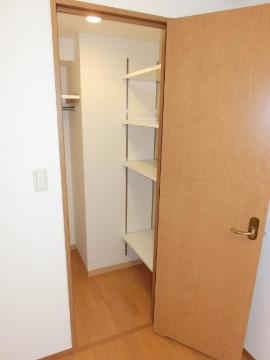 クオーレ茨木元町　収納　ＣＬ（開）