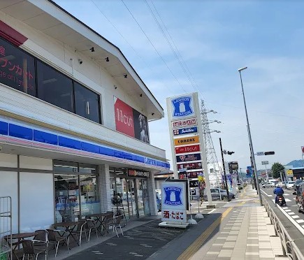 コンビニ　ローソン 秦野鈴張町店（コンビニ）まで440m
