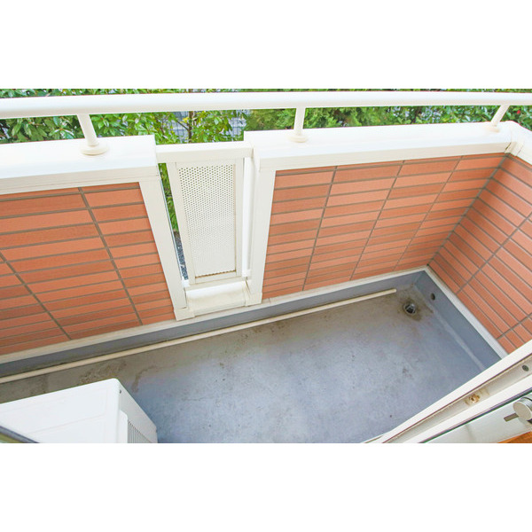 バルコニー　同じ建物の別のお部屋