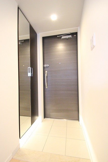 玄関　同物件別号室