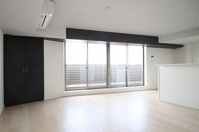 居室・リビング　同物件別号室