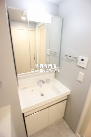 洗面設備　清潔感ある独立洗面台で毎日気持ちよく♪