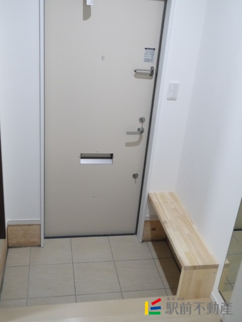 玄関　ベンチ付きで便利☆