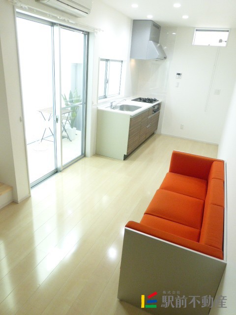 居室・リビング　窓とテラスで開放感◎☆