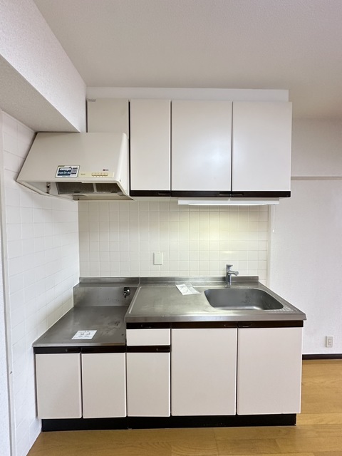 キッチン　別部屋参考写真です