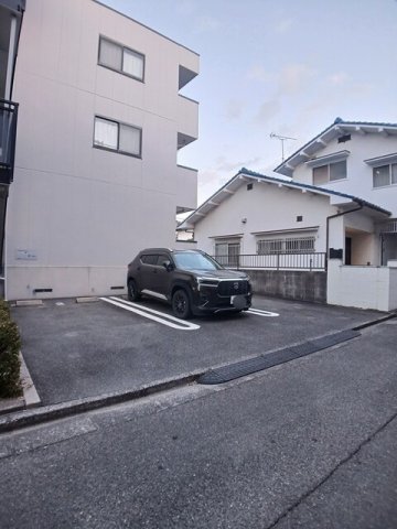 駐車場　駐車場に車を止められます