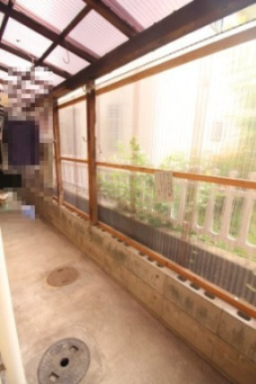 バルコニー　バルコニーからの眺めを楽しみながら食事をしませんか