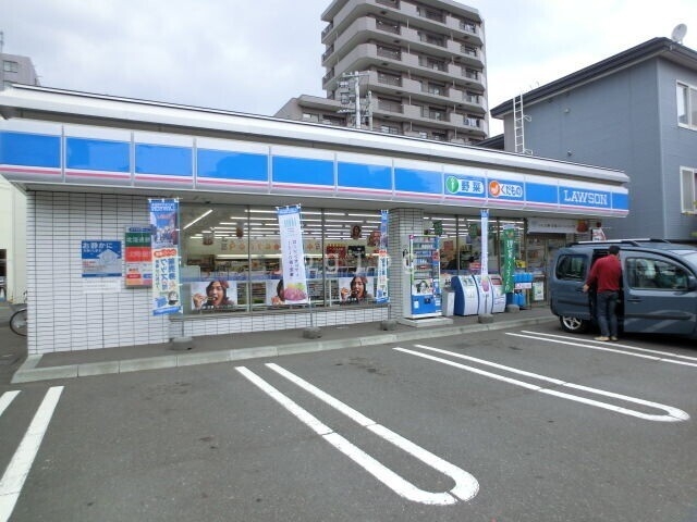 コンビニ　ローソン札幌本郷通十三丁目店（コンビニ）まで201m