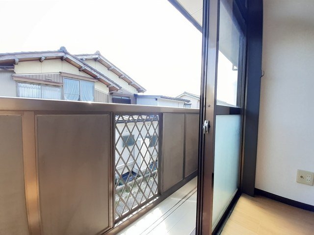 バルコニー　暖かな日差しのふりそそぐバルコニー