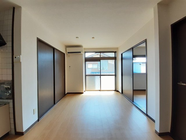 居室・リビング　こちらのリビングで趣味の時間をお楽しみください