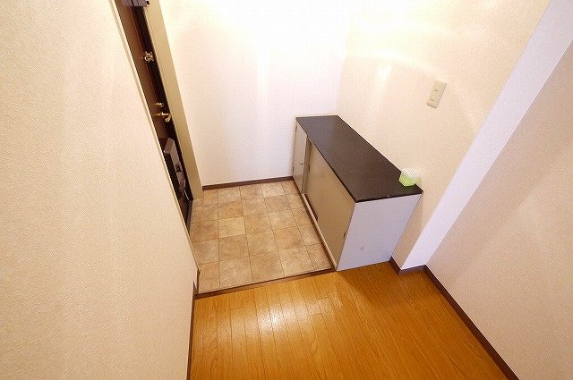 玄関　下駄箱完備の玄関です