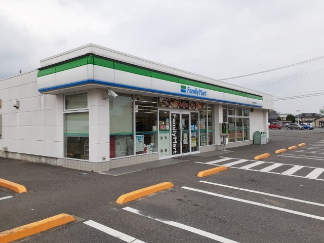 コンビニ　ファミリーマート前橋総社町高井（コンビニ）まで300m