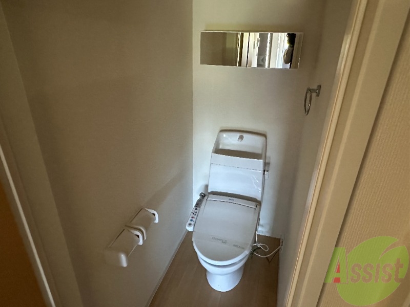 トイレ　嬉しいウォシュレット機能付きです。シャワートイレは便利ですね