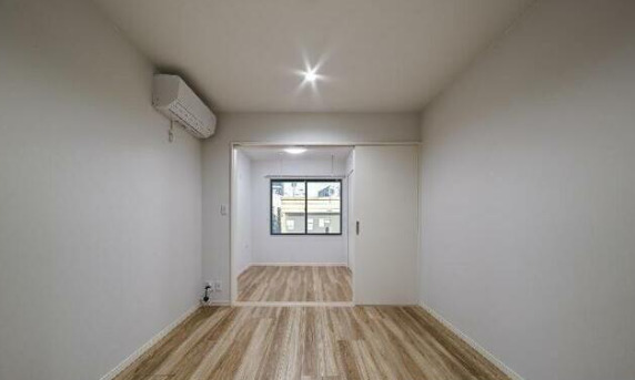 玄関　リビングです