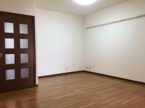 居室・リビング　こちらの居間で趣味の時間をお楽しみください