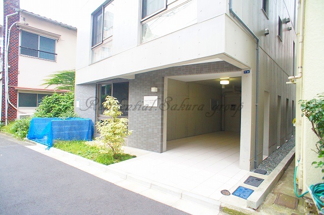 エントランス　管理の行き届いたエントランスです♪