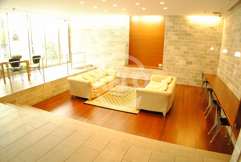 ロビー　アーバネックス北浜　開放的なロビー