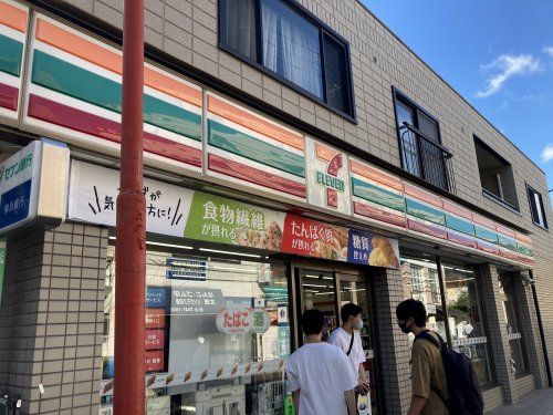 コンビニ　セブンイレブン（コンビニ）まで296m